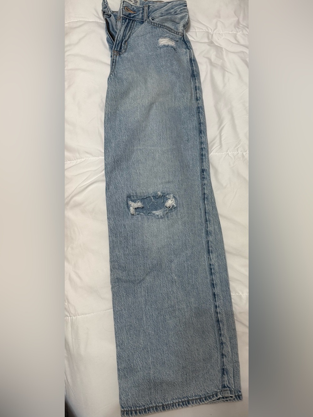 abercrombie kids light blue straight jeans with knee distress